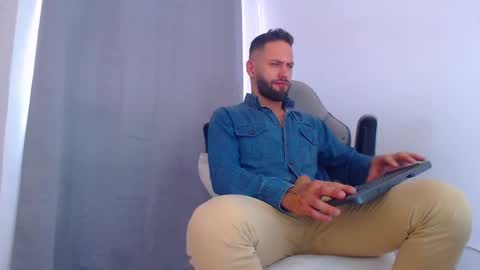 Snapshot of oliverdrew1 chatting on 12-13-24, 07:21 oliver online show from 12-13-24, 07:21