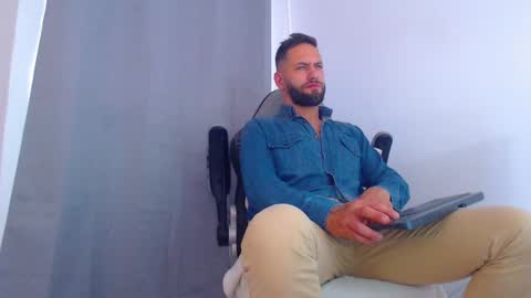 Snapshot of oliverdrew1 chatting on 12-16-24, 08:37 oliver online show from 12-16-24, 08:37