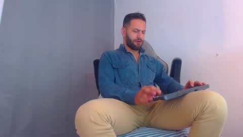 Snapshot of oliverdrew1 chatting on 12-30-24, 10:55 oliver online show from 12-30-24, 10:55
