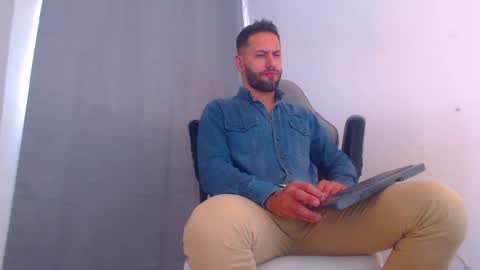 Snapshot of oliverdrew1 chatting on 01-04-25, 06:19 oliver online show from 01-04-25, 06:19