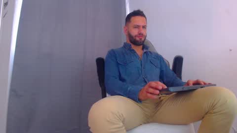 Snapshot of oliverdrew1 chatting on 01-05-25, 06:35 oliver online show from 01-05-25, 06:35
