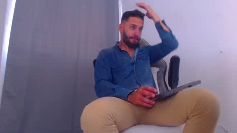 Snapshot of oliverdrew1 chatting on 01-06-25, 06:31 oliver online show from 01-06-25, 06:31