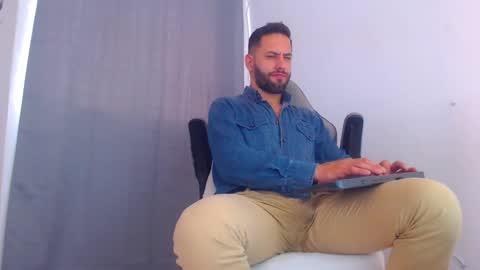 Snapshot of oliverdrew1 chatting on 01-07-25, 07:17 oliver online show from 01-07-25, 07:17