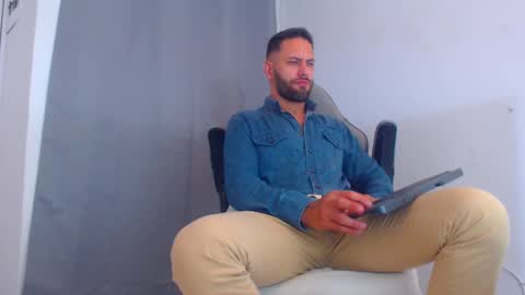 Snapshot of oliverdrew1 chatting on 01-11-25, 11:35 oliver online show from 01-11-25, 11:35