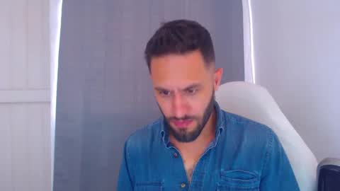 Snapshot of oliverdrew1 chatting on 01-14-25, 07:21 oliver online show from 01-14-25, 07:21