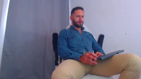 Snapshot of oliverdrew1 chatting on 01-16-25, 08:03 oliver online show from 01-16-25, 08:03