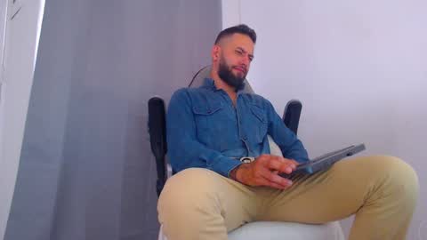 Snapshot of oliverdrew1 chatting on 02-17-25, 07:10 oliver online show from 02-17-25, 07:10
