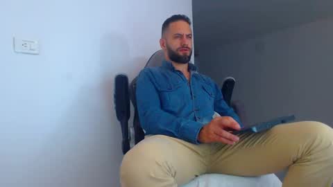 Snapshot of oliverdrew1 chatting on 03-08-25, 12:00 oliver online show from 03-08-25, 12:00