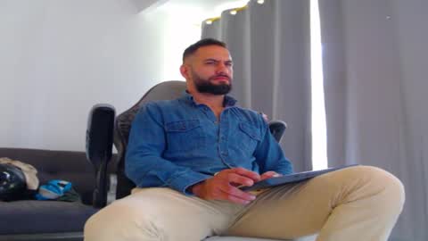 oliver online show from 10-24-25, 04:47