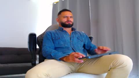 oliver online show from 11-14-25, 03:00