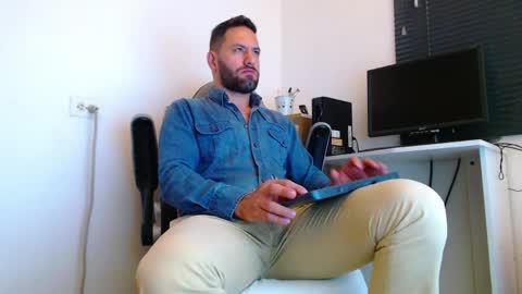 oliver online show from 04-01-26, 01:52