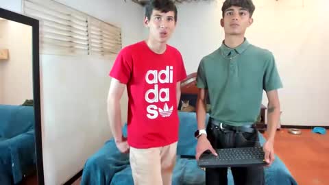 oliverhot2005 online show from 02-08-25, 07:49