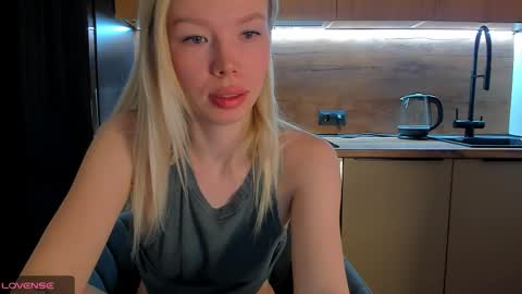 Olivia 3 online show from 04-15-26, 09:48
