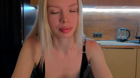 Olivia 3 online show from 05-08-26, 09:20