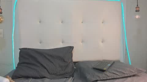  olivia  online show from 12-01-25, 07:41