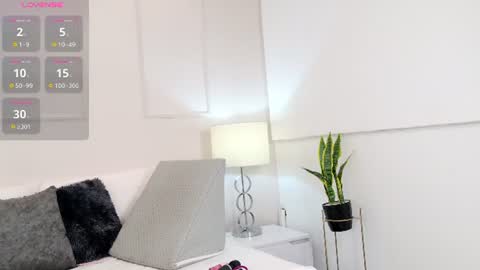 Snapshot of olivia_flamme chatting on 06-16-26, 11:24 olivia_flamme online show from 06-16-26, 11:24