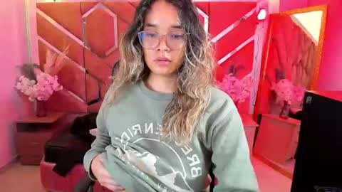 Snapshot of olivia_fox69 chatting on 06-30-26, 03:40 OLIVIA online show from 06-30-26, 03:40