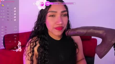 Snapshot of olivia_fx chatting on 06-17-26, 08:32 Maria online show from 06-17-26, 08:32