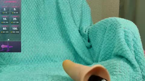 Snapshot of olivia_k_ chatting on 05-12-26, 11:13 Olivia Hi guys Follow me online show from 05-12-26, 11:13