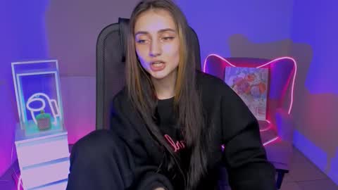 olivia_norton_ online show from 11-05-25, 03:01