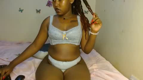 Snapshot of olivia_roxxyy chatting on 04-15-26, 05:53 olivia online show from 04-15-26, 05:53