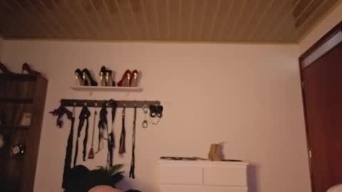 Snapshot of olivia_seex chatting on 12-14-25, 01:05 online show from 12-14-25, 01:05