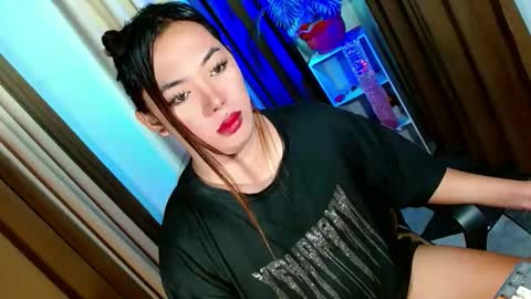 Miss OLIVIA online show from 10-11-25, 07:40