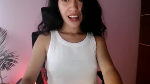 Snapshot of oliviaaa__ chatting on 05-25-26, 04:35 oliviaaa__ online show from 05-25-26, 04:35
