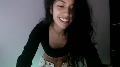 Snapshot of oliviaaa__ chatting on 06-11-26, 05:44 oliviaaa__ online show from 06-11-26, 05:44