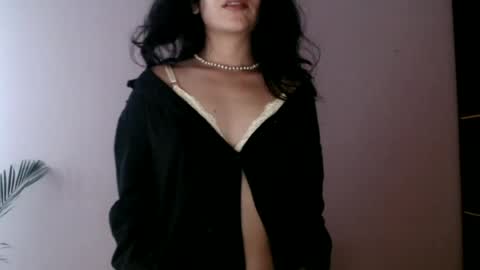 Snapshot of oliviaaa__ chatting on 08-06-26, 06:10 oliviaaa__ online show from 08-06-26, 06:10