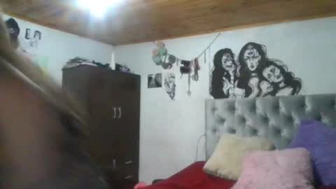 oliviabluee10 online show from 01-25-25, 01:43