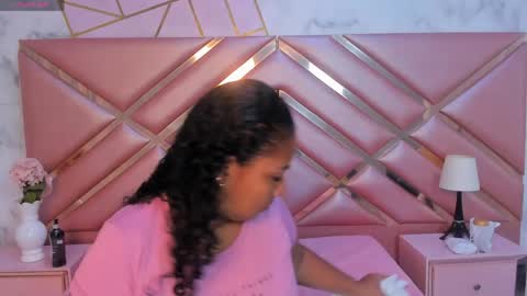Snapshot of oliviaburningmilf chatting on 06-08-26, 11:32 Olivia Burning online show from 06-08-26, 11:32