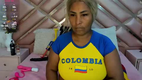 Snapshot of oliviaburningmilf chatting on 06-11-26, 07:45 Olivia Burning online show from 06-11-26, 07:45