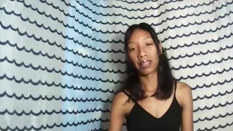 oliviah27 online show from 12-05-25, 06:26