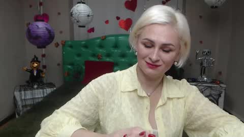 OliviaHorst online show from 10-29-25, 06:59