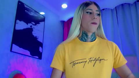 Snapshot of oliviahot01 chatting on 05-17-26, 01:03 oliviahot01 online show from 05-17-26, 01:03