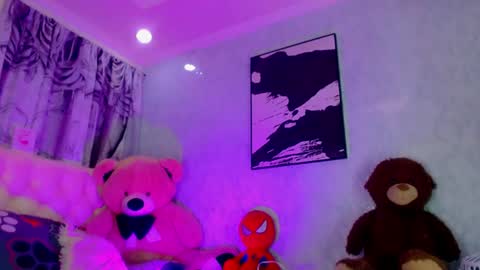 Snapshot of oliviahot01 chatting on 06-12-26, 01:26 oliviahot01 online show from 06-12-26, 01:26