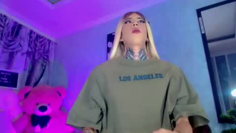 oliviahot01 online show from 07-06-26, 12:51