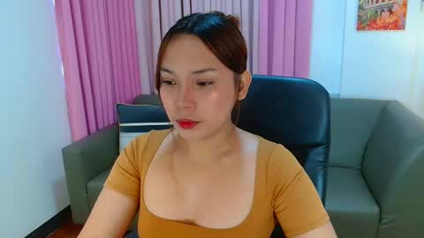 oliviahutton online show from 05-11-26, 01:44