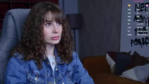 Snapshot of oliviamcclean chatting on 05-19-26, 05:52 Liv online show from 05-19-26, 05:52