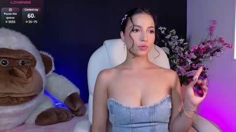 Snapshot of oliviamcneill chatting on 01-30-25, 07:59 Olivia Mcneill online show from 01-30-25, 07:59