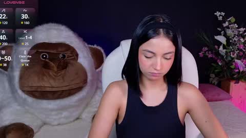 Snapshot of oliviamcneill chatting on 02-04-25, 10:55 Olivia Mcneill online show from 02-04-25, 10:55