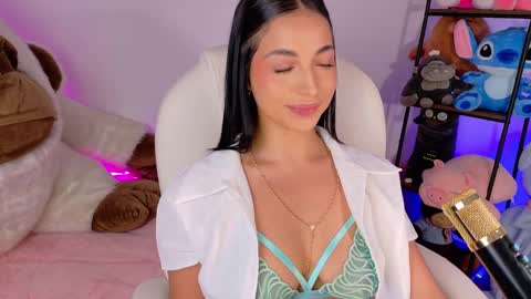 Snapshot of oliviamcneill chatting on 09-15-25, 01:11 Olivia Mcneill online show from 09-15-25, 01:11