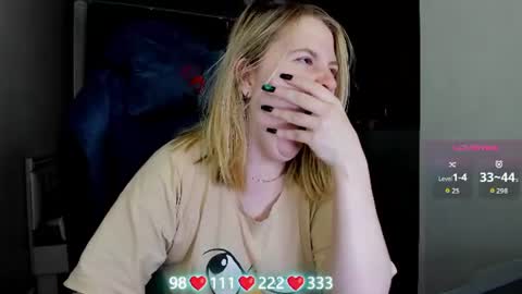 Snapshot of oliviamunk chatting on 06-14-26, 07:10 . online show from 06-14-26, 07:10