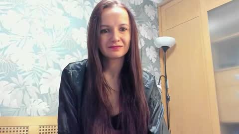 Snapshot of oliviamuur chatting on 12-15-25, 04:50 oliviamuur online show from 12-15-25, 04:50