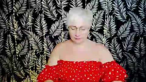 Snapshot of oliviaoskar_ chatting on 06-14-26, 10:17 Kelly online show from 06-14-26, 10:17
