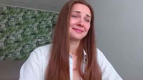 Olivia online show from 10-15-25, 05:18