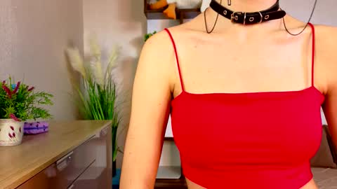 Snapshot of oliviastanton chatting on 10-28-25, 01:25 oliviastanton online show from 10-28-25, 01:25