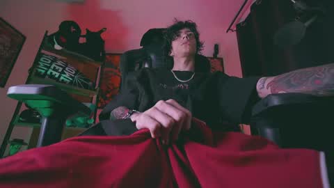     online show from 05-05-26, 01:57