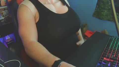 Snapshot of olorlando321 chatting on 10-13-25, 02:06 Dani Pregna online show from 10-13-25, 02:06